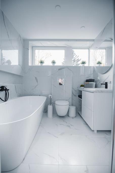 New Luxury 3Br Apartment In Old Town, Free Parking Haapsalu Exteriér fotografie