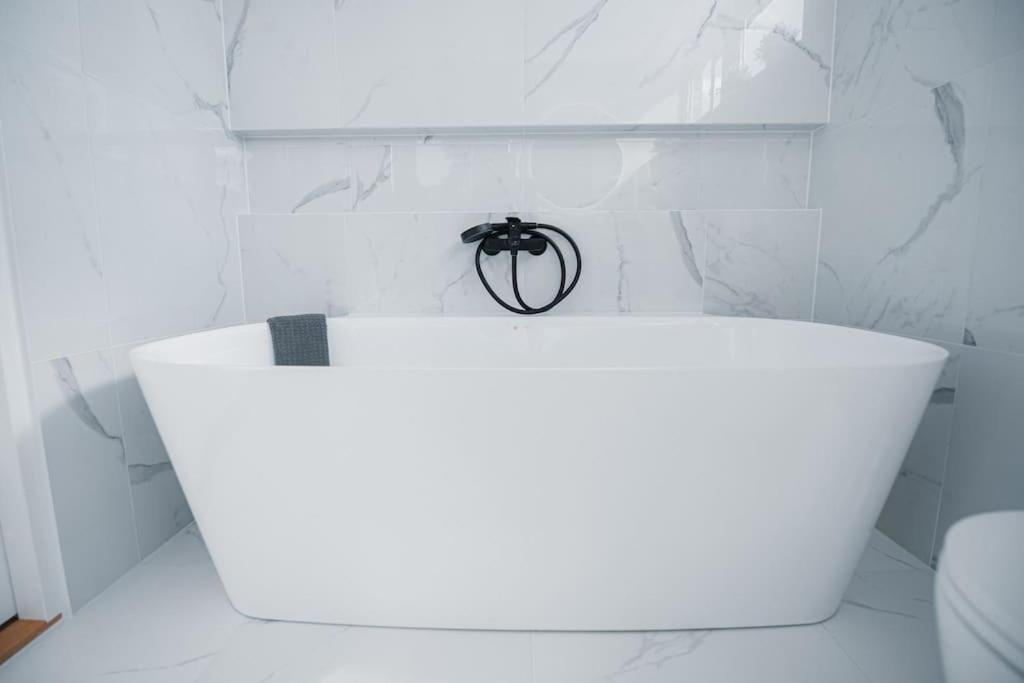 New Luxury 3Br Apartment In Old Town, Free Parking Haapsalu Exteriér fotografie